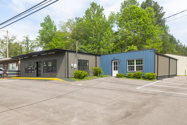 More details for 430 E Broad St, Smithville, TN - Industrial for Sale
