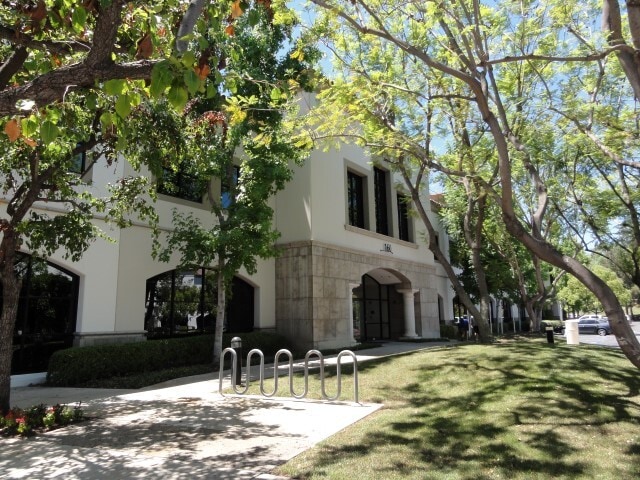 160 E Via Verde, San Dimas, CA à louer - Photo du bâtiment - Image 2 de 3