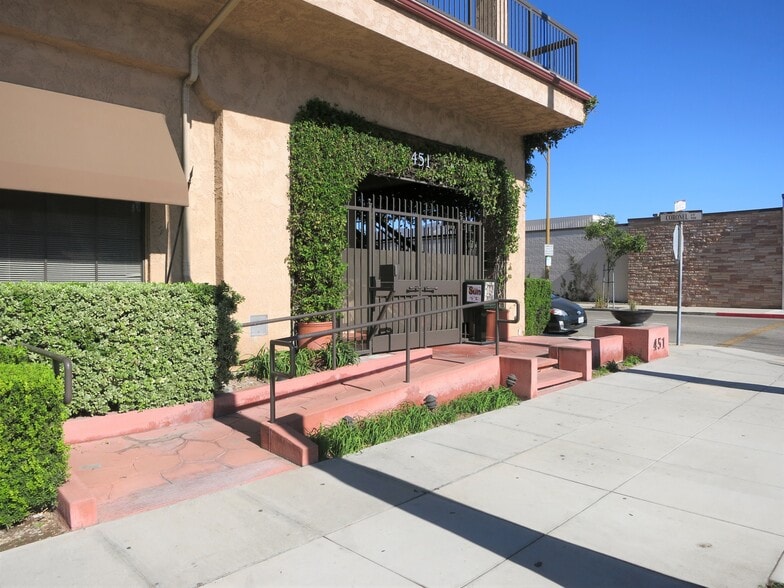 451 S Brand Blvd, San Fernando, CA for lease - Building Photo - Image 3 of 5