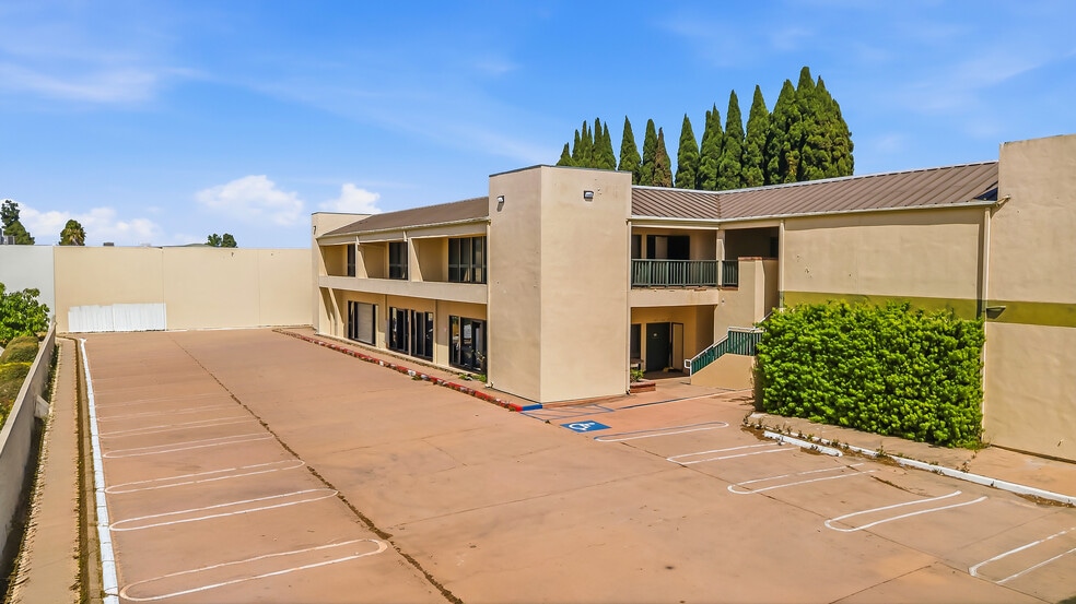 5375 Industrial Dr, Huntington Beach, CA for sale - Building Photo - Image 2 of 36