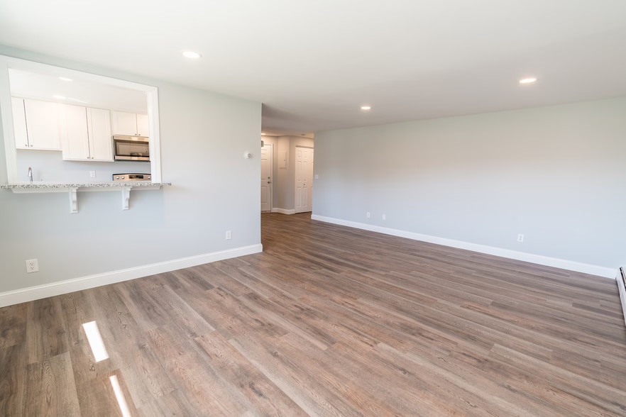 695 Talcottville Rd, Vernon, CT for sale - Building Photo - Image 3 of 4