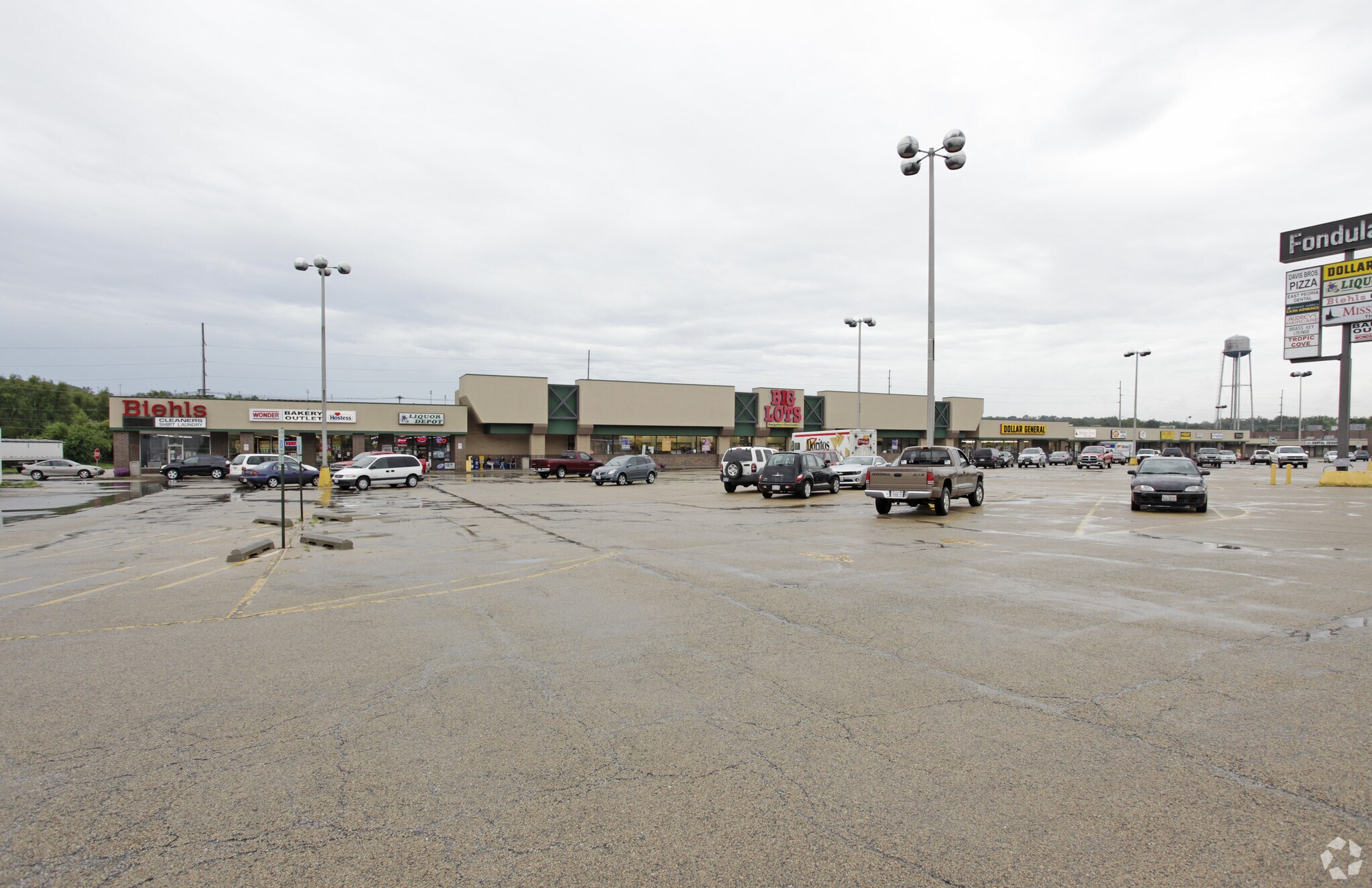 2410-2500 E Washington St, East Peoria, IL for lease Primary Photo- Image 1 of 7