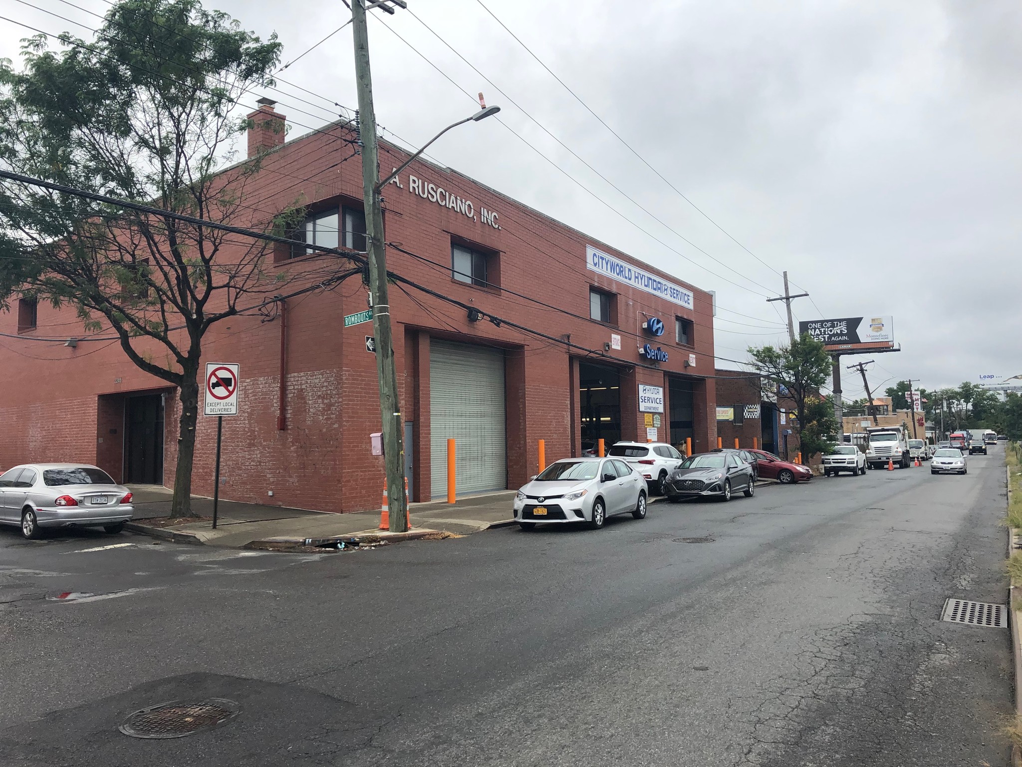 2245-2249 New England Thruway, Bronx, NY for lease Building Photo- Image 1 of 3