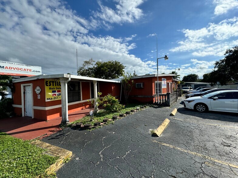 5720 W Hallandale Beach Blvd, West Park, FL à vendre - Photo du bâtiment - Image 3 de 5
