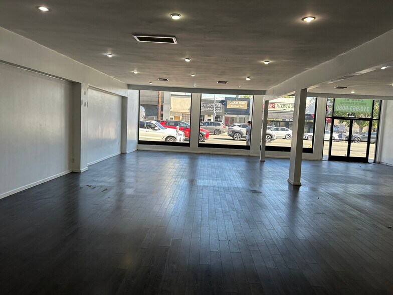 337-355 N La Cienega Blvd, Los Angeles, CA à louer - Photo du bâtiment - Image 3 de 17