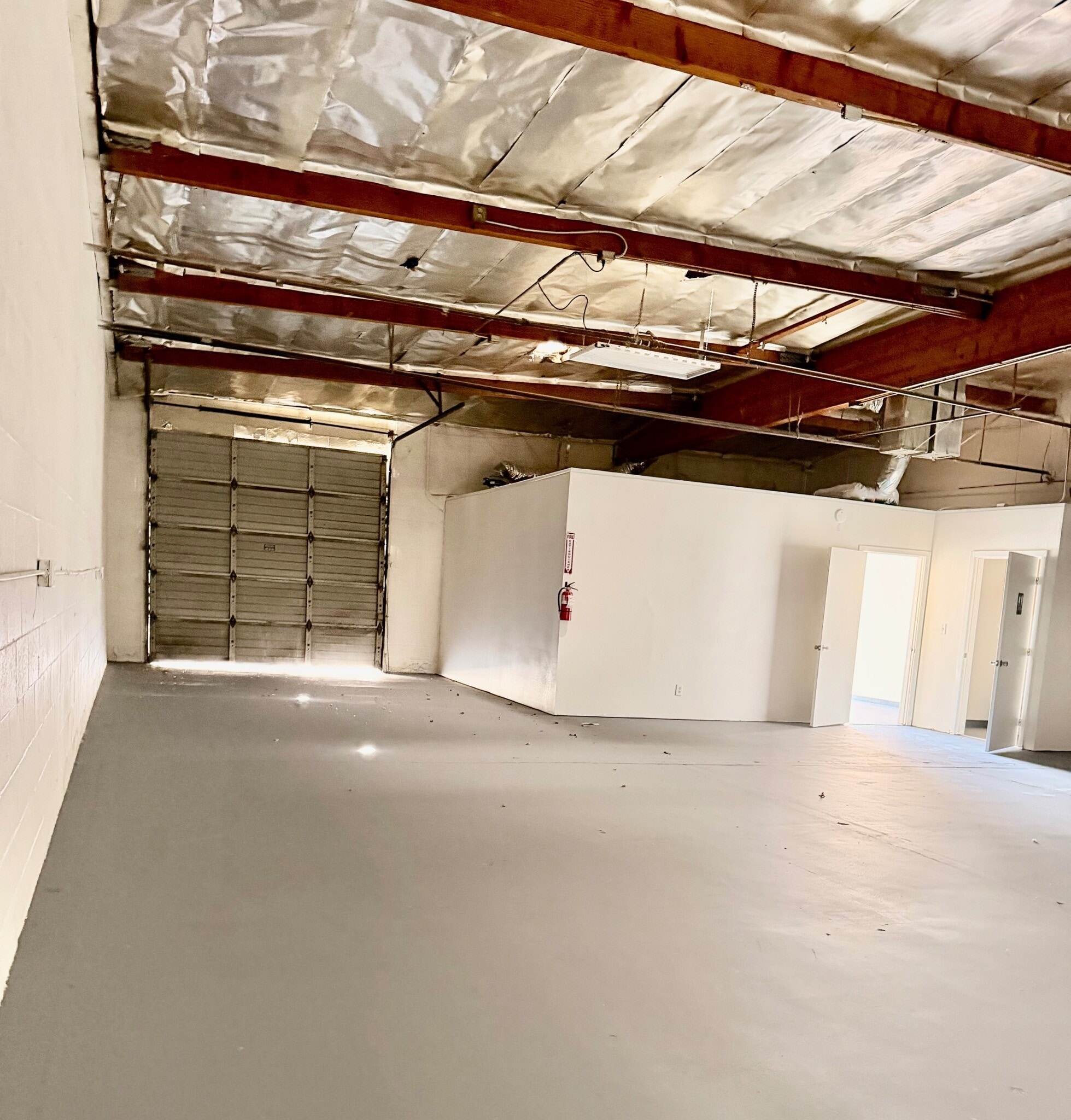 20371 Prairie St, Chatsworth, CA for lease Interior Photo- Image 1 of 2