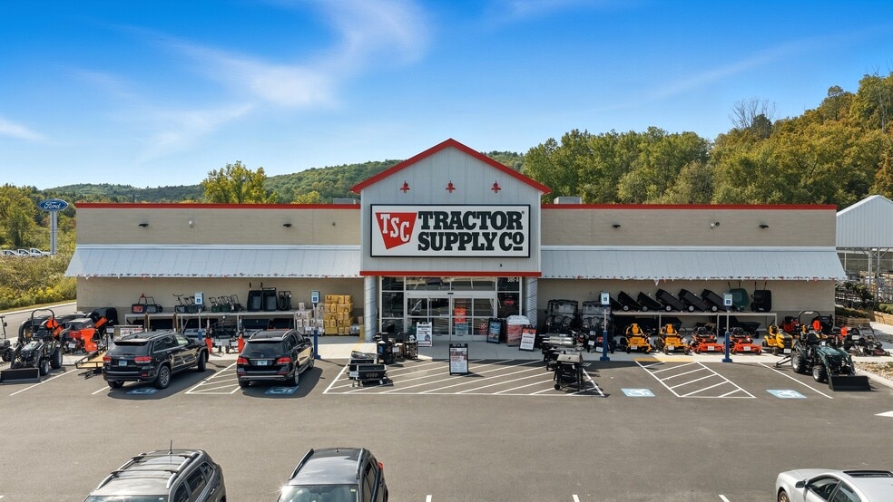 380 New Hartford Rd, Barkhamsted, CT for lease - Building Photo - Image 2 of 9