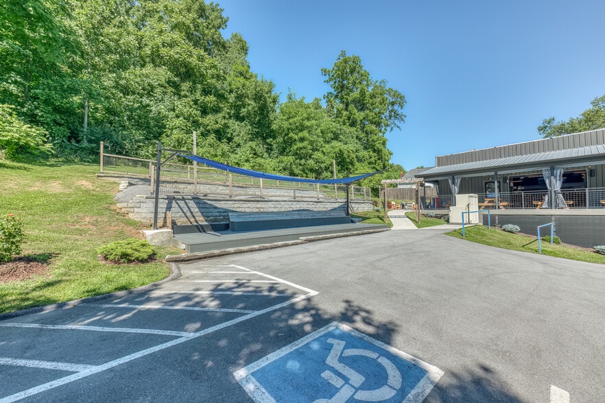 640 E Maple St, Johnson City, TN for sale - Building Photo - Image 3 of 67