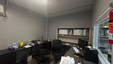10545 Burbank Blvd, North Hollywood, CA for lease Interior Photo- Image 2 of 11