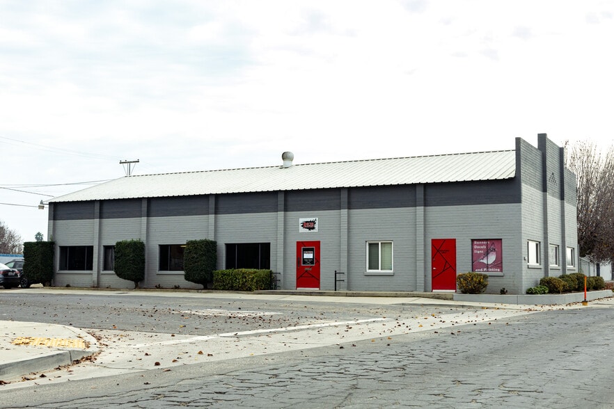 201 S Pine St, Madera, CA for sale - Building Photo - Image 3 of 16
