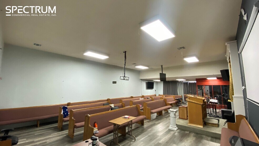 7250-7256 Reseda Blvd, Reseda, CA à louer - Photo du bâtiment - Image 3 de 3