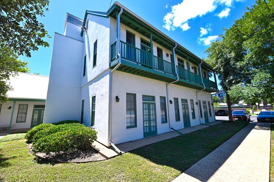 303 W Sunset Rd, San Antonio, TX for lease - Building Photo - Image 2 of 4