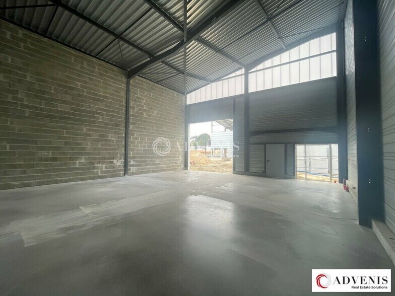 Avenue Lafontaine, Carbon-Blanc for sale - Interior Photo - Image 3 of 10