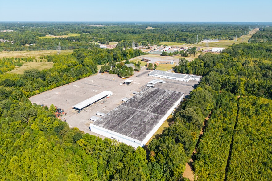 2800 Grays Creek Dr portefeuille de 3 propriétés à vendre sur LoopNet.ca - Photo principale - Image 3 de 25