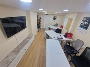 13 Francis St, Leicester for lease Interior Photo- Image 2 of 9