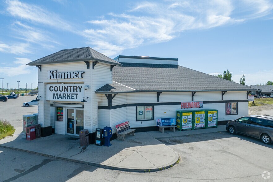708 Centre St, Rocky View No 44, AB à louer - Photo du bâtiment - Image 2 de 5