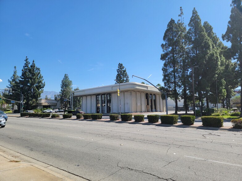 9133 Central Ave, Montclair, CA à louer - Photo du bâtiment - Image 3 de 9