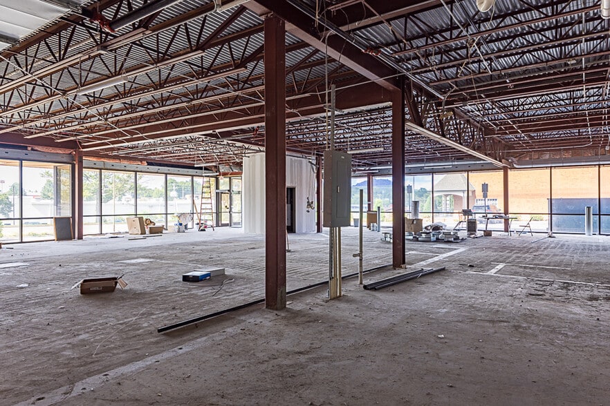 110 E Mountcastle Dr, Johnson City, TN for lease - Building Photo - Image 3 of 3