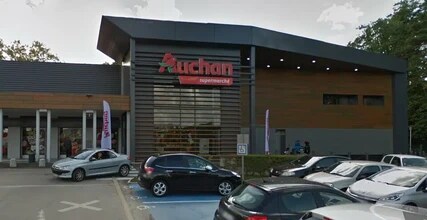 Retail in Lyon for lease Building Photo- Image 1 of 8