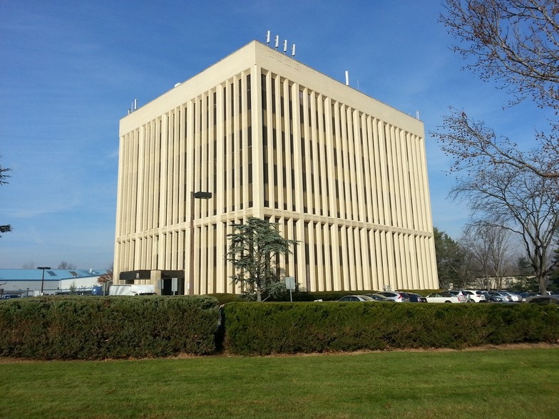 20 Squadron Blvd, New City, NY for lease - Primary Photo - Image 2 of 18