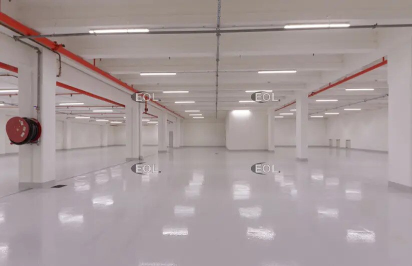 Flex in Paris for lease - Interior Photo - Image 3 of 12