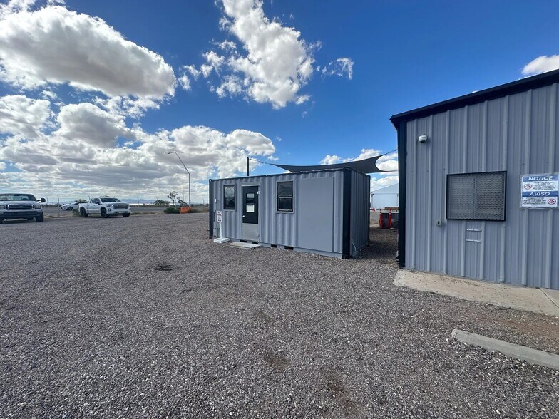 7777 E Valencia Rd, Tucson, AZ à vendre - Photo du bâtiment - Image 3 de 15
