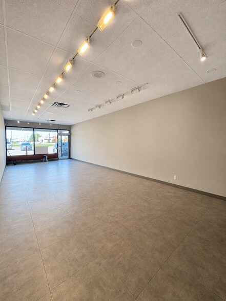 1681 Bath Rd, Kingston, ON à louer - Photo du bâtiment - Image 3 de 4