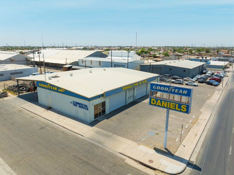 315 S 4th St, El Centro, CA à vendre - Photo du bâtiment - Image 2 de 7