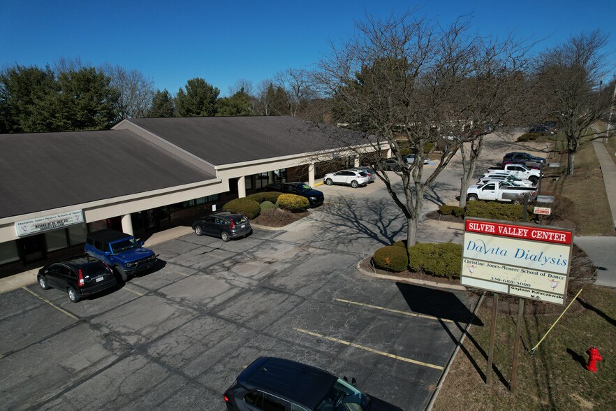 265-297 N Main St, Munroe Falls, OH à louer - Photo du bâtiment - Image 3 de 4
