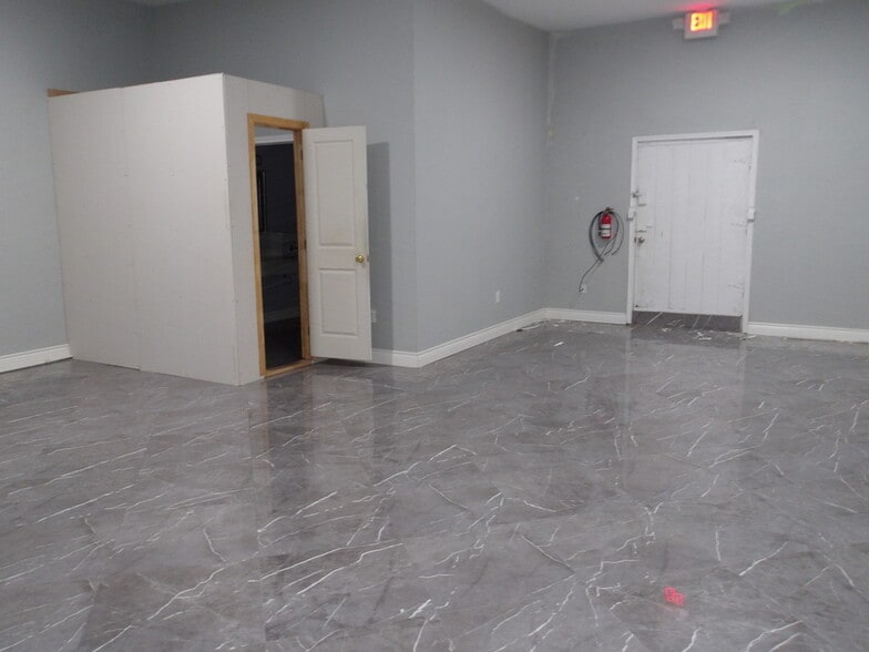 218 E Jackson St, Harlingen, TX à vendre - Photo intérieure - Image 2 de 14