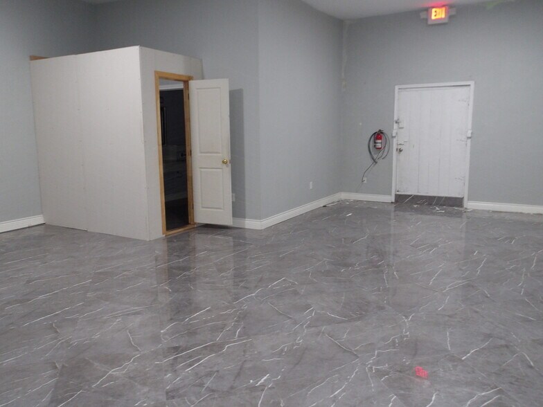 218 E Jackson St, Harlingen, TX à vendre - Photo intérieure - Image 2 de 14