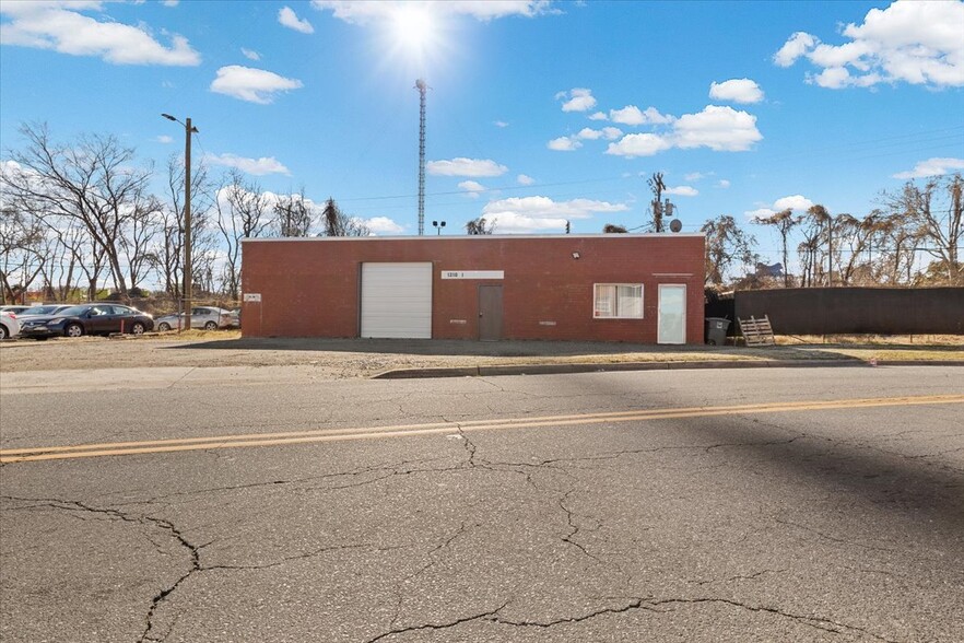 1310 Headquarters Dr, Greensboro, NC à vendre - Photo principale - Image 1 de 1