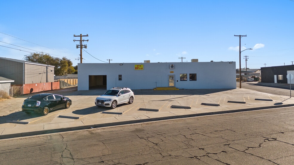 44632 Trevor Ave, Lancaster, CA à vendre - Photo du bâtiment - Image 3 de 16