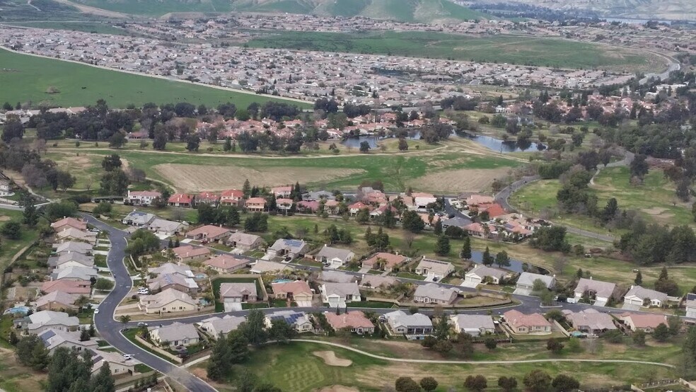 14501 Casa Club Dr, Bakersfield, CA à vendre - Photo principale - Image 2 de 2