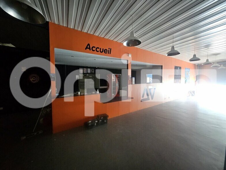 Retail in Tinqueux for lease - Interior Photo - Image 3 of 5