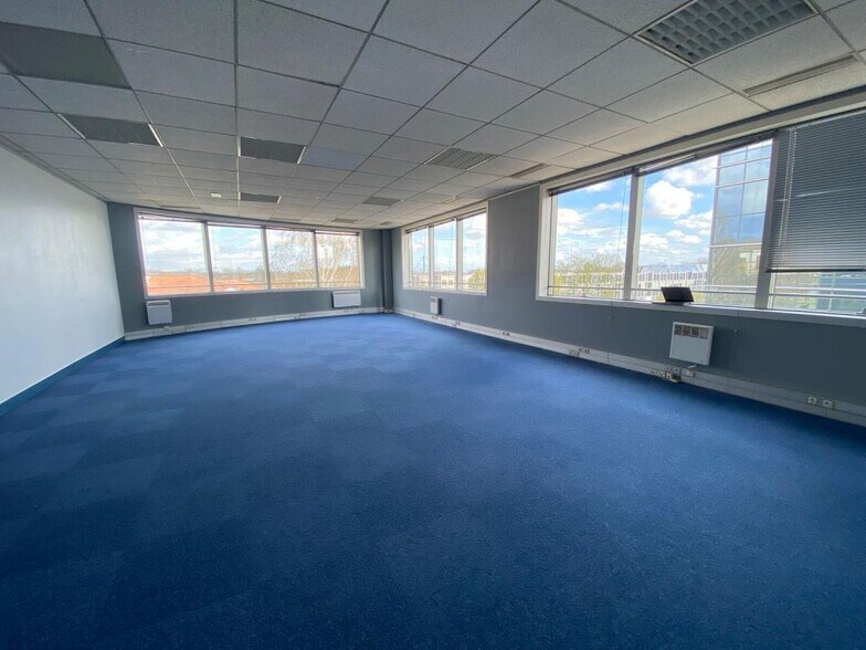 Office in Villepinte for sale - Interior Photo - Image 2 of 14