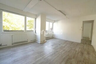 Plus de détails pour Multi-résidentiel à vendre
