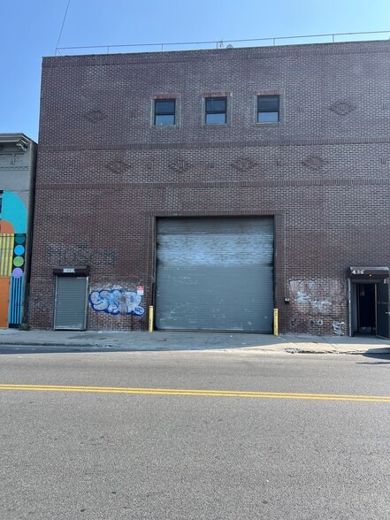 434 Johnson Ave, Brooklyn, NY à louer - Photo du bâtiment - Image 2 de 9