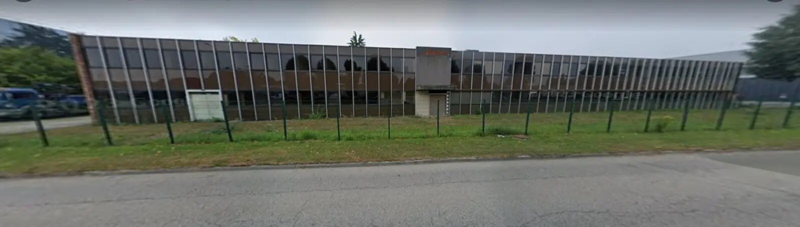 Flex in Plaisir for sale Building Photo- Image 1 of 10