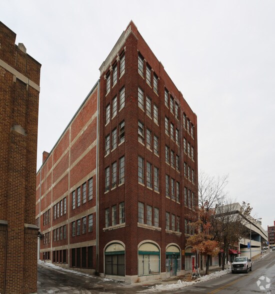 738 Armstrong Ave, Kansas City, KS à vendre - Photo du bâtiment - Image 1 de 8