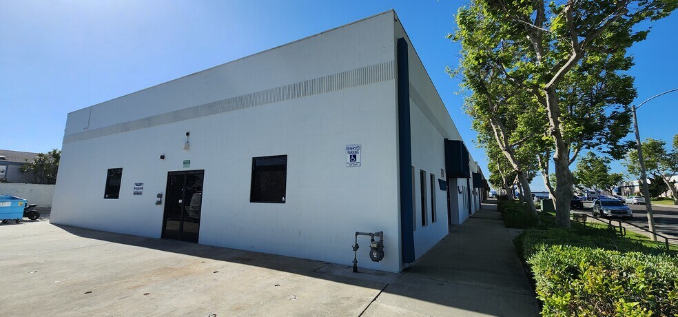 1547 Jayken Way, Chula Vista, CA à louer - Photo du bâtiment - Image 2 de 6