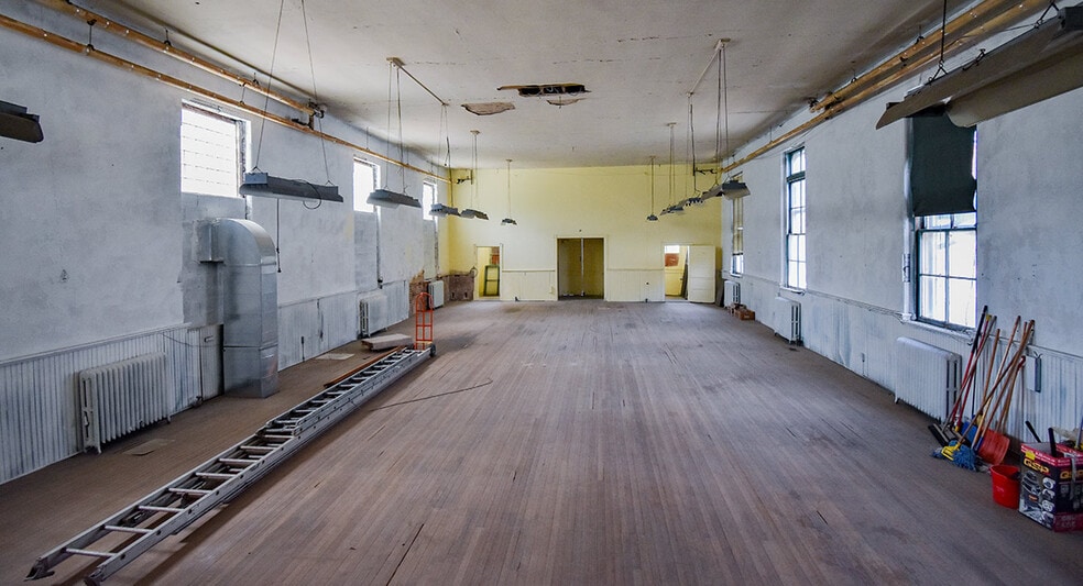 4207 Gallatin St, Hyattsville, MD for lease - Interior Photo - Image 3 of 5