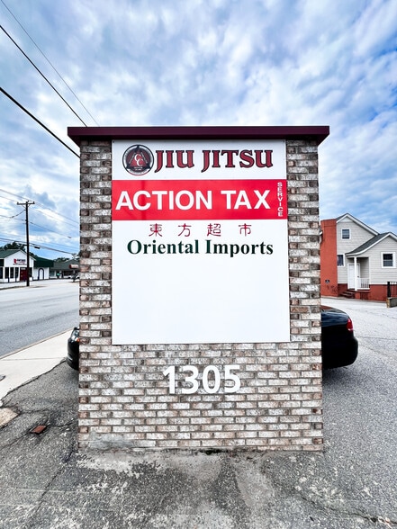 1305 Laurens Rd, Greenville, SC for lease - Building Photo - Image 2 of 3