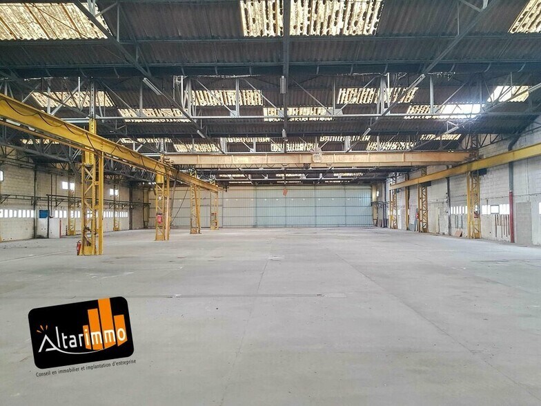 Flex in Lucé for lease - Interior Photo - Image 1 of 10