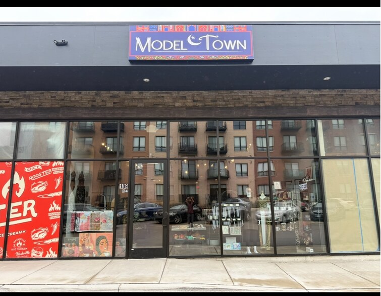 109 S Main St, Lombard, IL à louer - Photo du bâtiment - Image 2 de 9