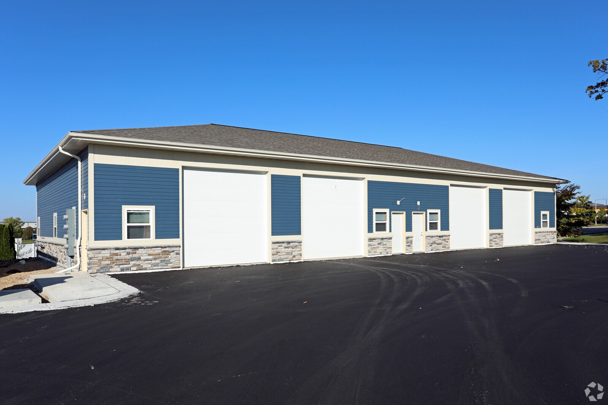 4323-4325 Duraform Ln, Windsor, WI for sale Primary Photo- Image 1 of 1