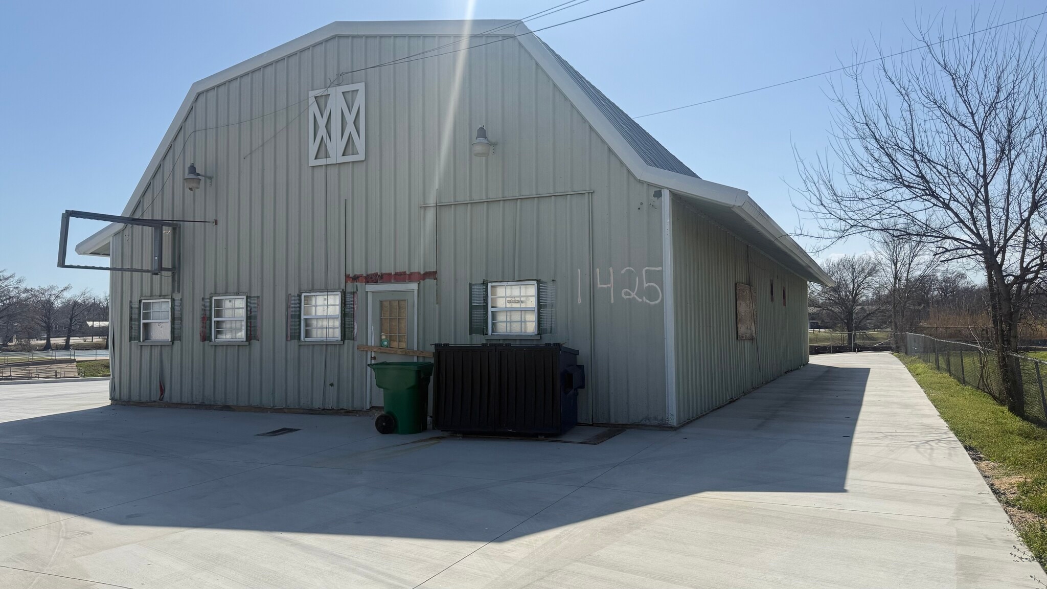1425 N Main St, Taylor, TX for lease Building Photo- Image 1 of 24