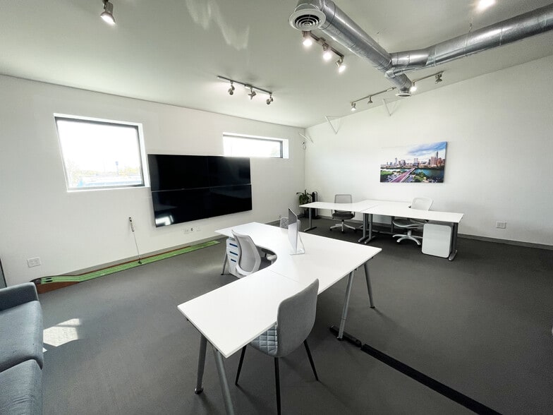 3700 Thompson St, Austin, TX for lease - Building Photo - Image 3 of 13