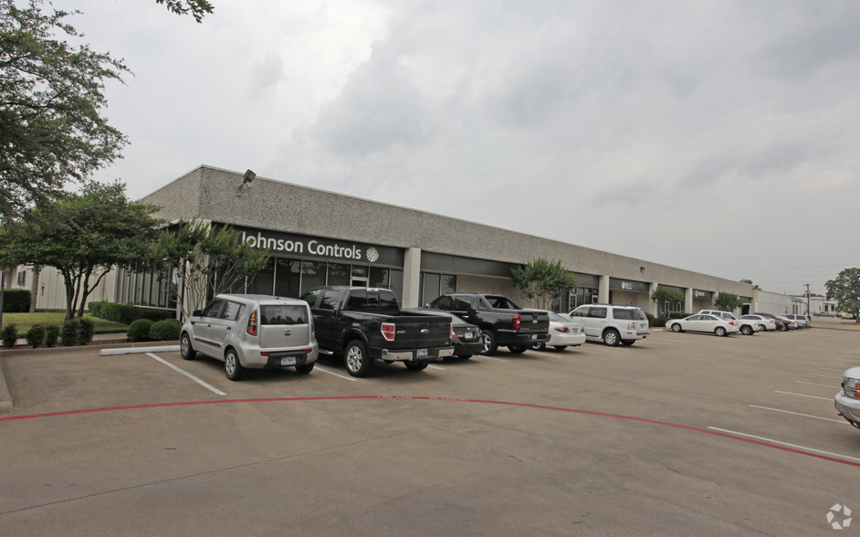 7331-7477 Airport Fwy, Richland Hills, TX for lease - Primary Photo - Image 1 of 8