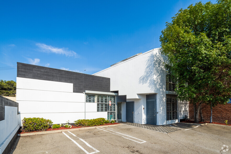 214 S Locust St, Inglewood, CA for lease - Building Photo - Image 1 of 21